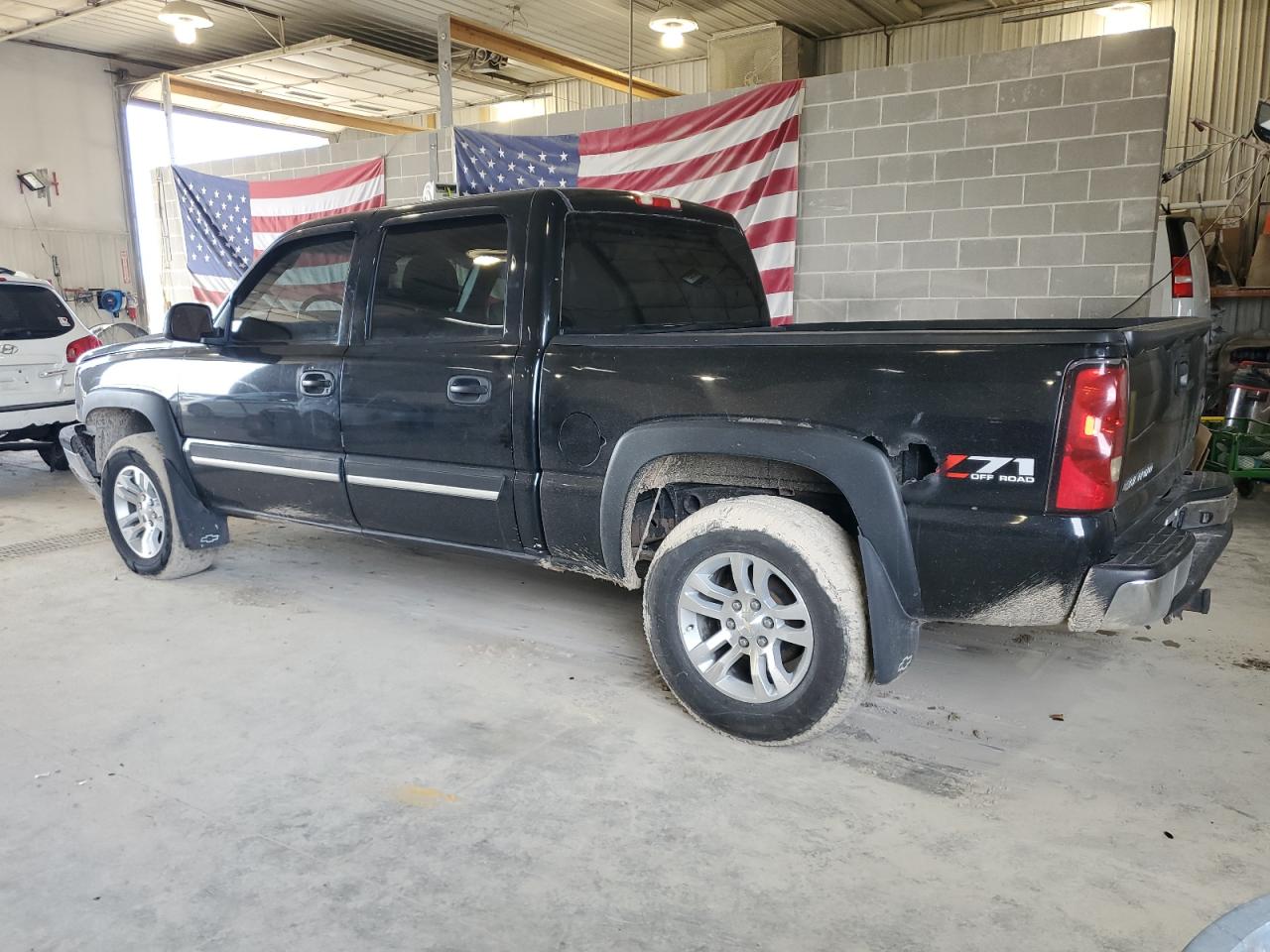 2006 Chevrolet Silverado - Image 2
