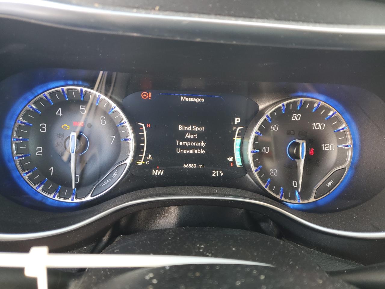 2020 Chrysler Pacifica - Image 9