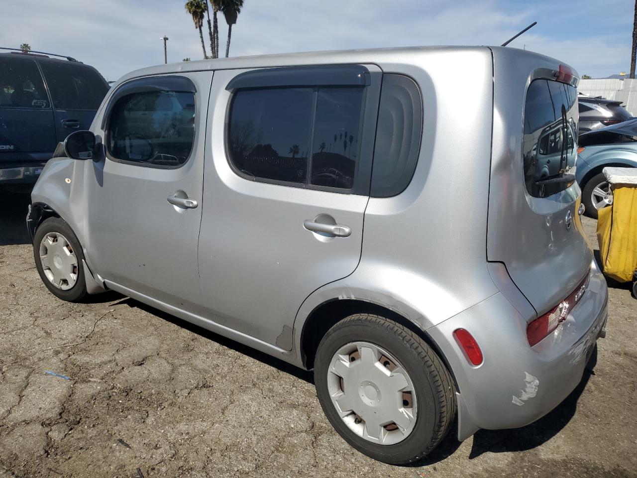 2010 Nissan Cube - Image 2