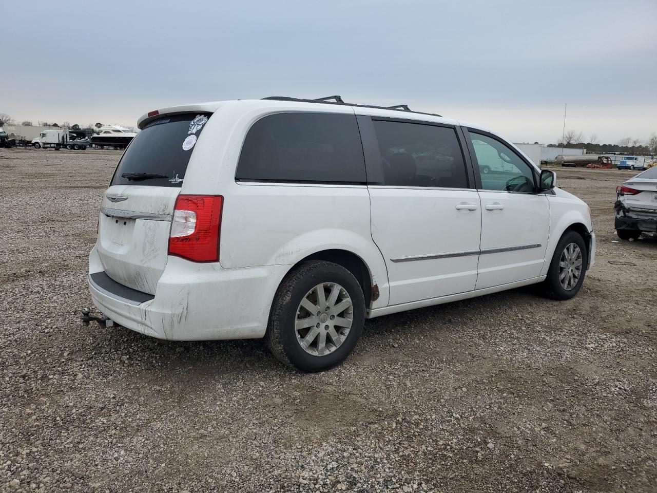 2014 Chrysler Town & Country - Image 3