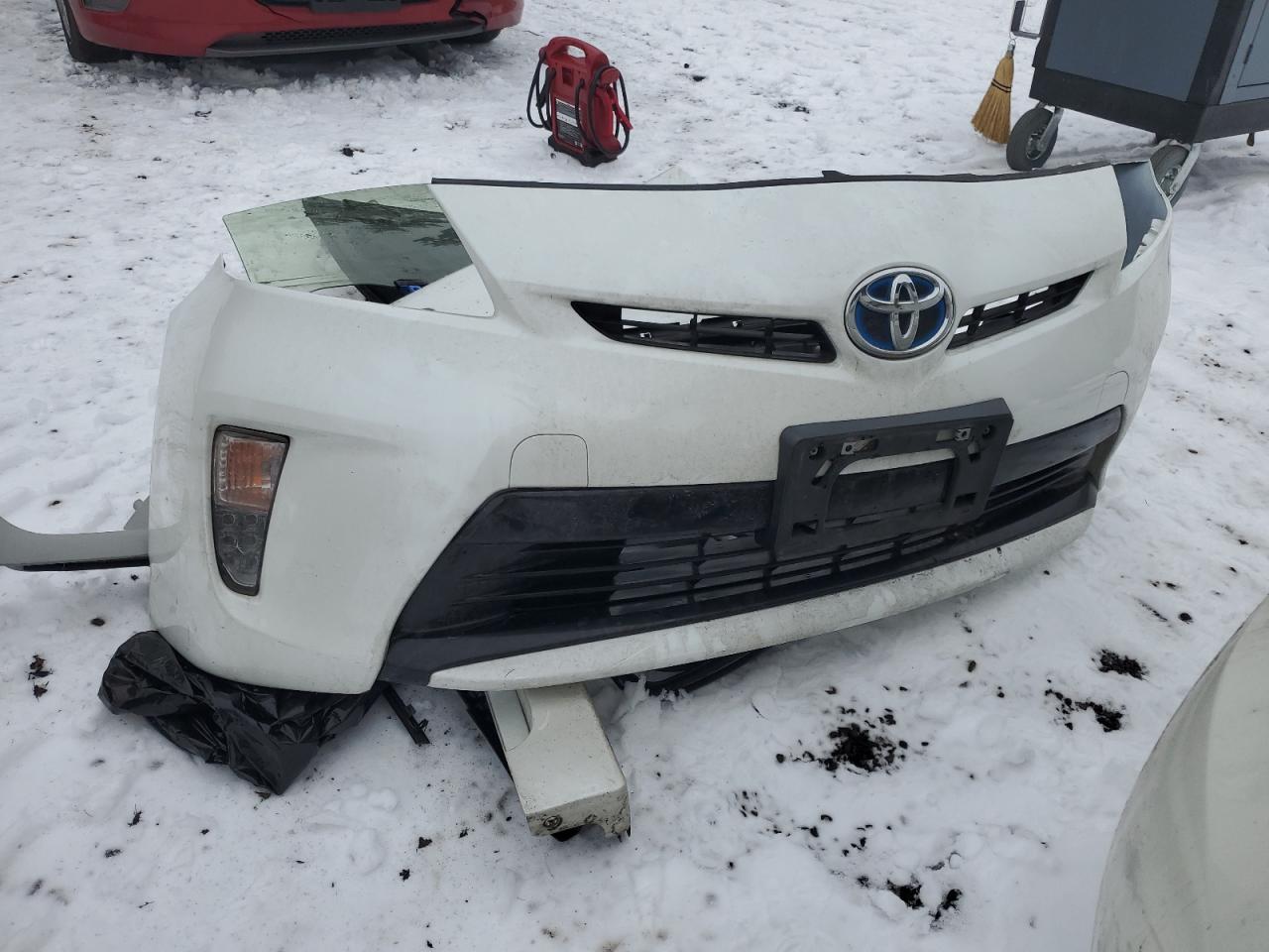 2015 Toyota Prius - Image 12