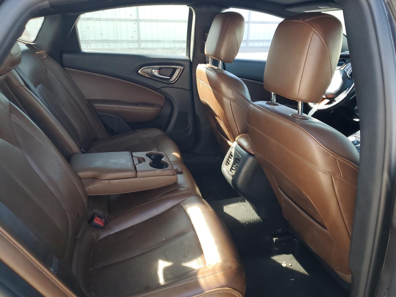 2016 Chrysler 200 - Image 10