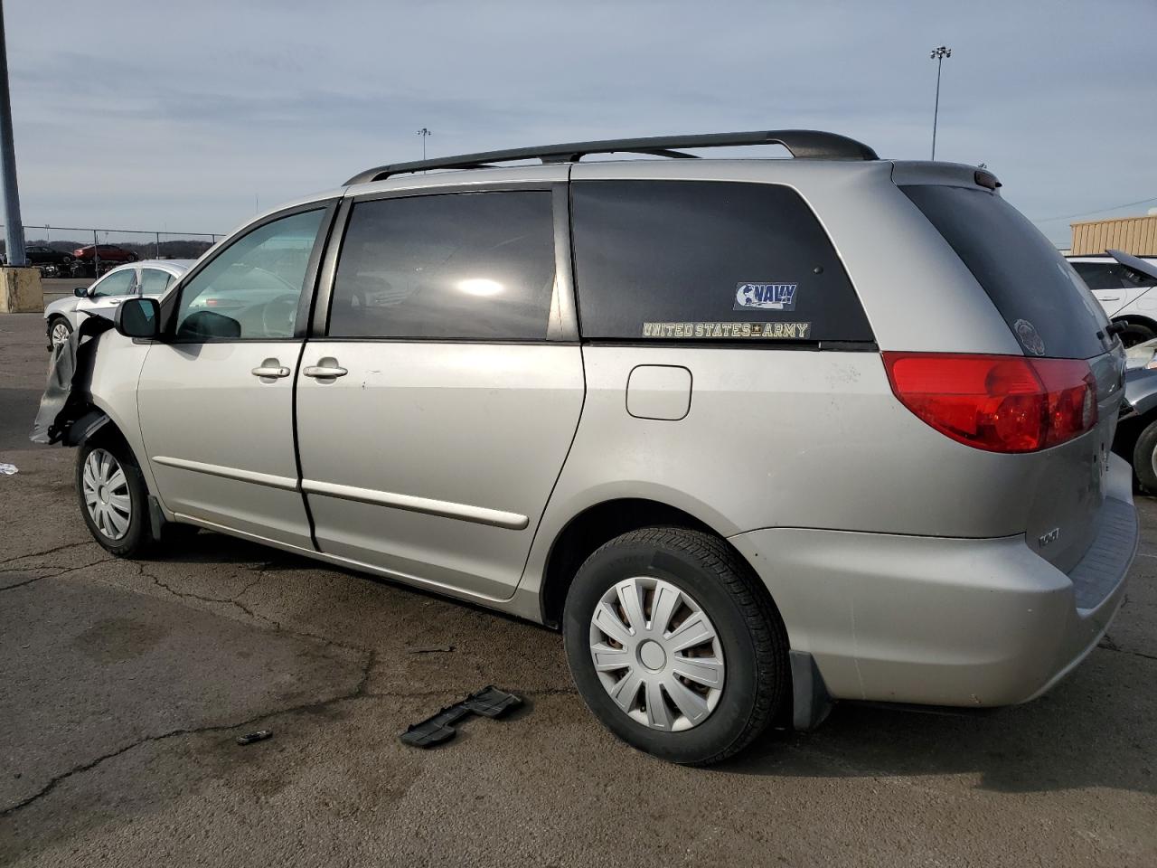 2006 Toyota Sienna - Image 2
