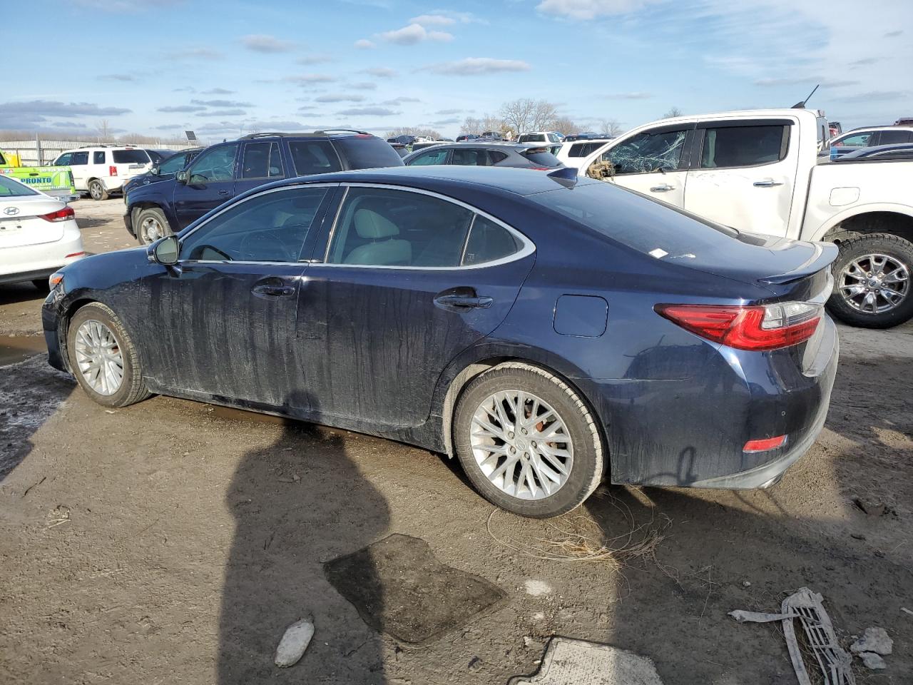 2016 Lexus ES - Image 2