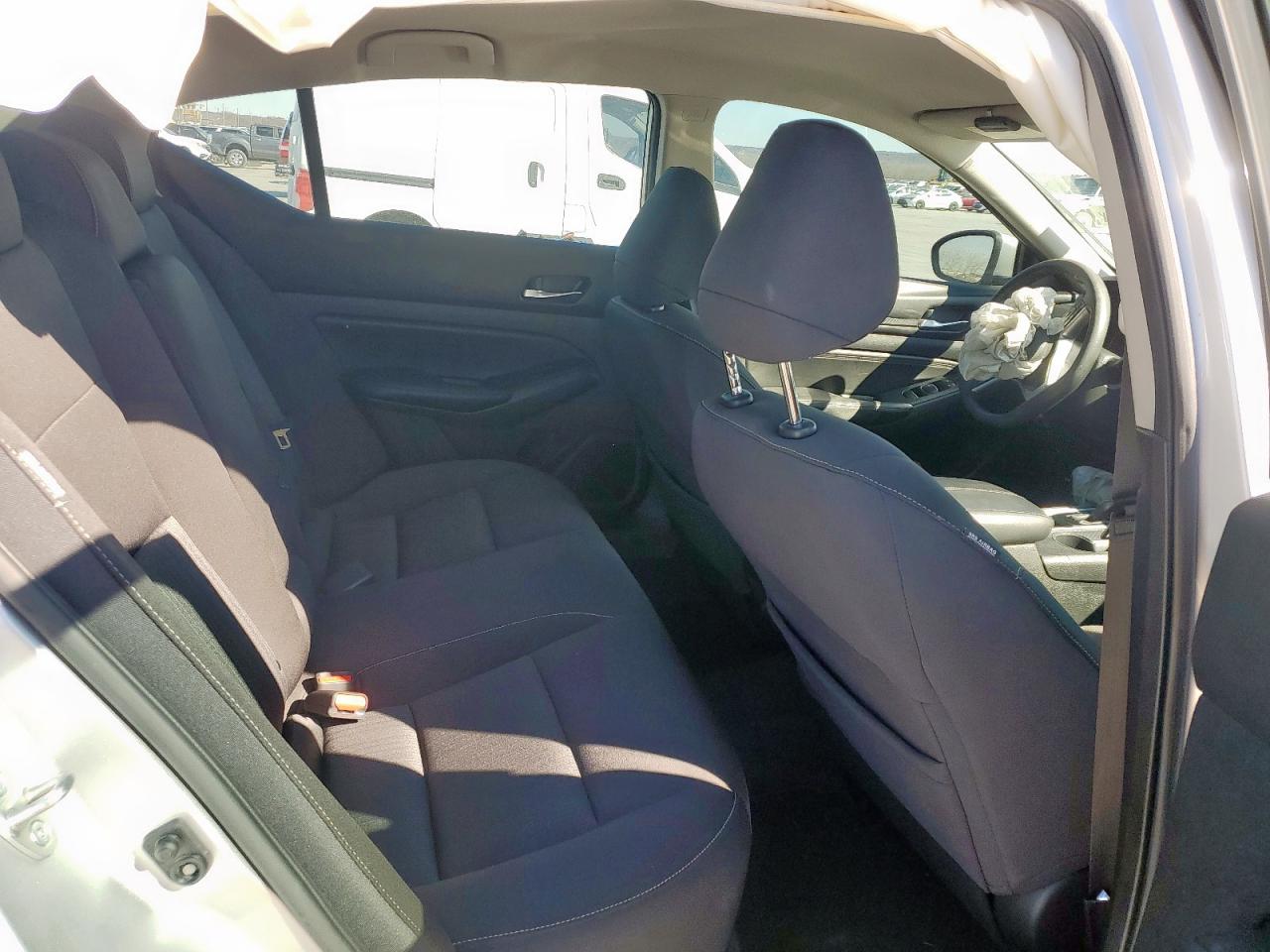 2020 Nissan Altima - Image 10