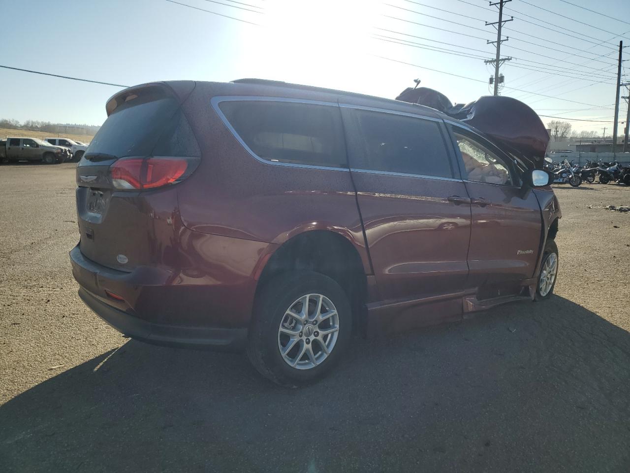 2021 Chrysler Voyager - Image 3