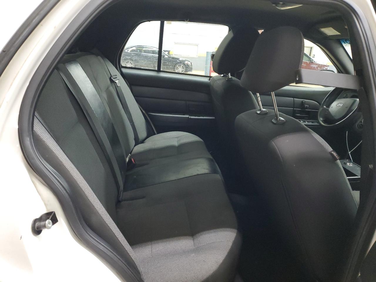 2011 Ford Crown Victoria - Image 11