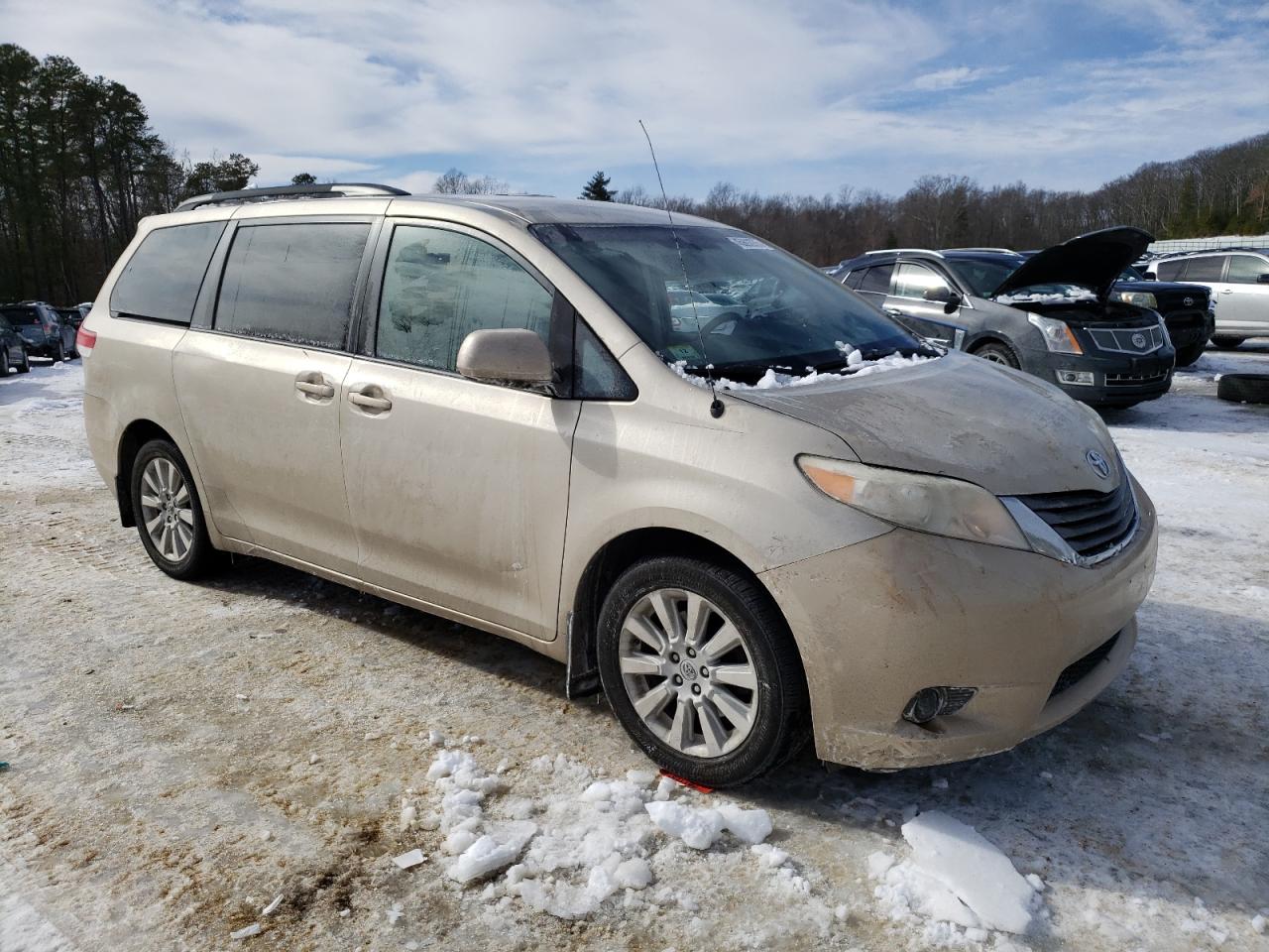 2013 Toyota Sienna - Image 4