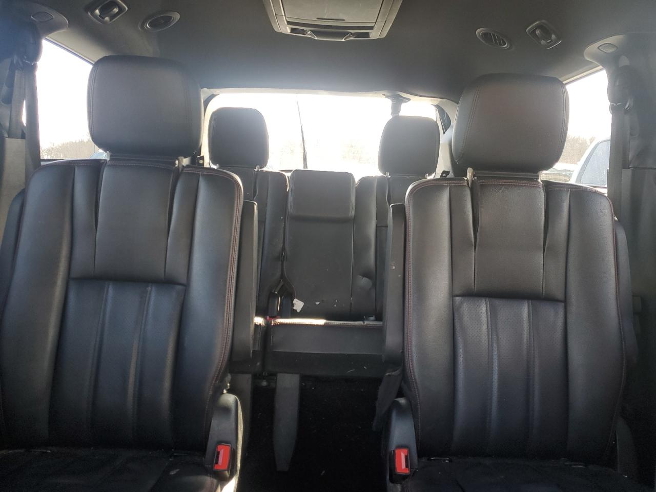 2018 Dodge Caravan - Image 10