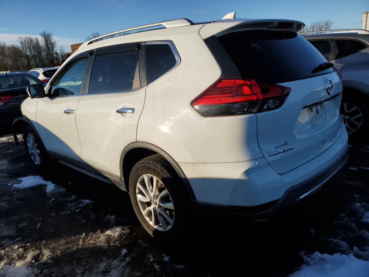 2017 Nissan Rogue - Image 2