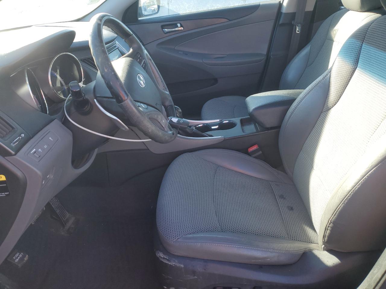 2012 Hyundai Sonata - Image 7
