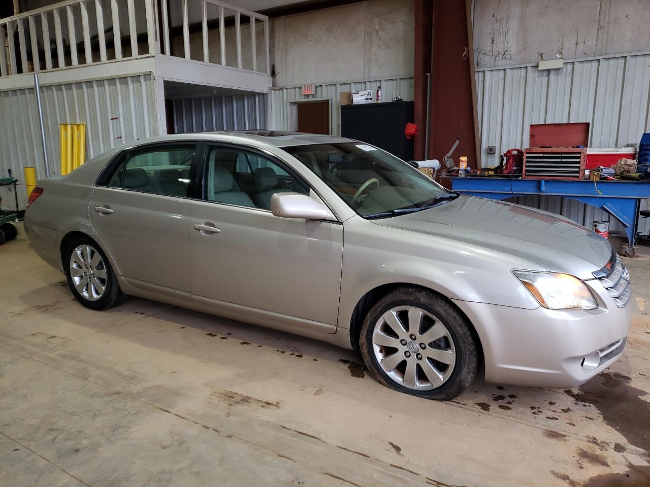 2005 Toyota Avalon - Image 4