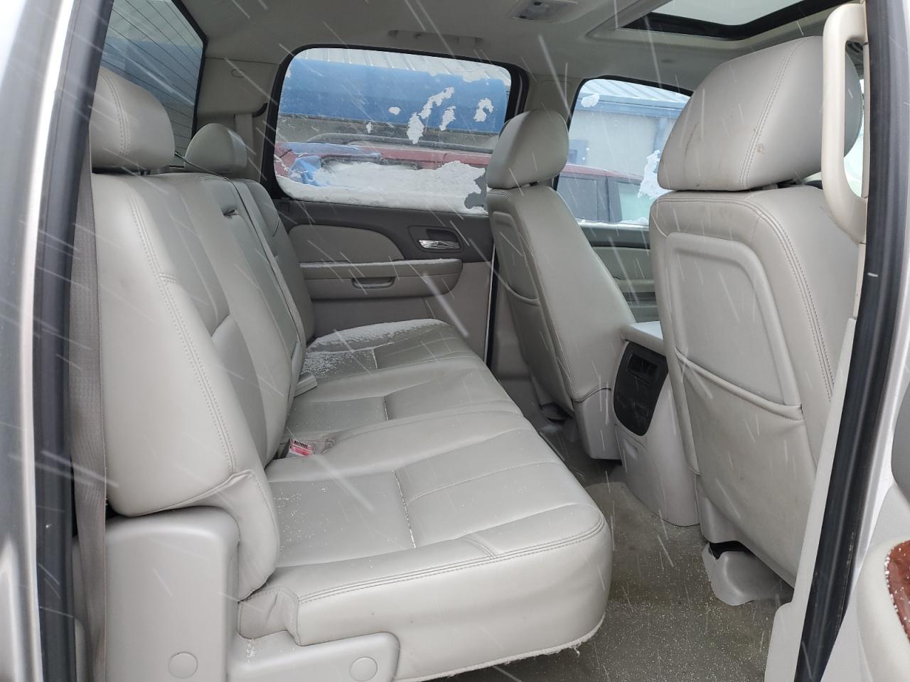 2010 Chevrolet Silverado - Image 10