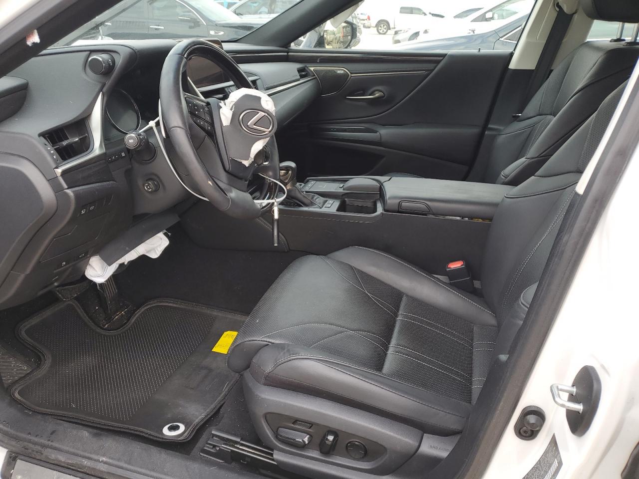 2019 Lexus ES - Image 7