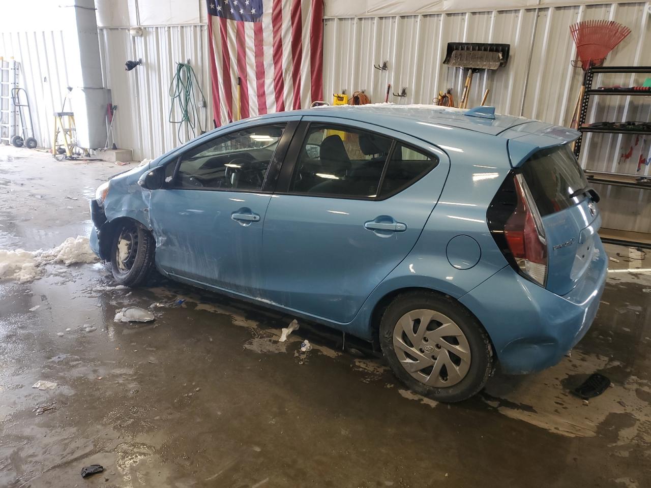 2016 Toyota Prius - Image 2
