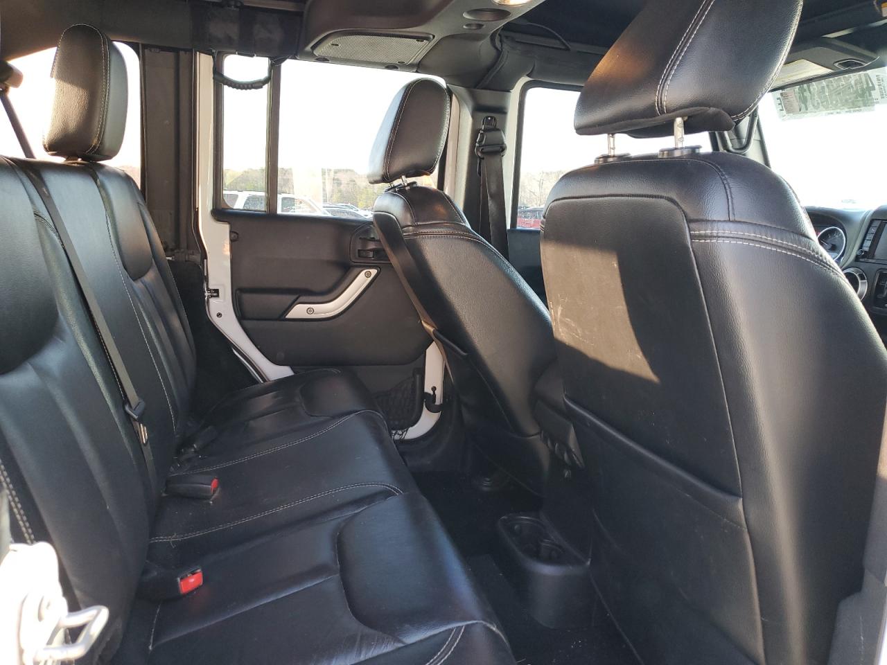 2017 Jeep Wrangler - Image 11