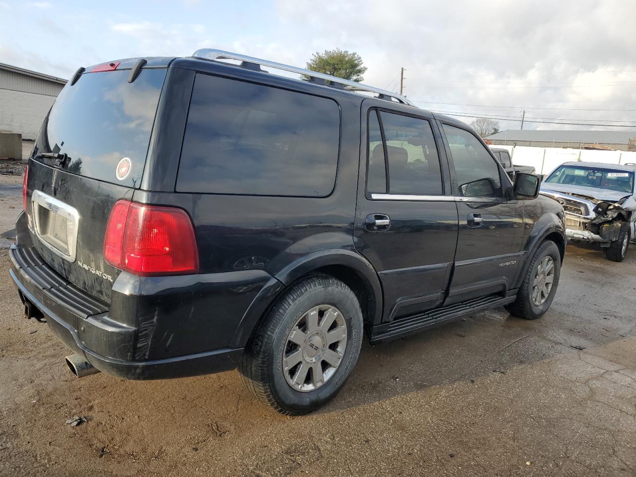 2004 Lincoln Navigator - Image 3