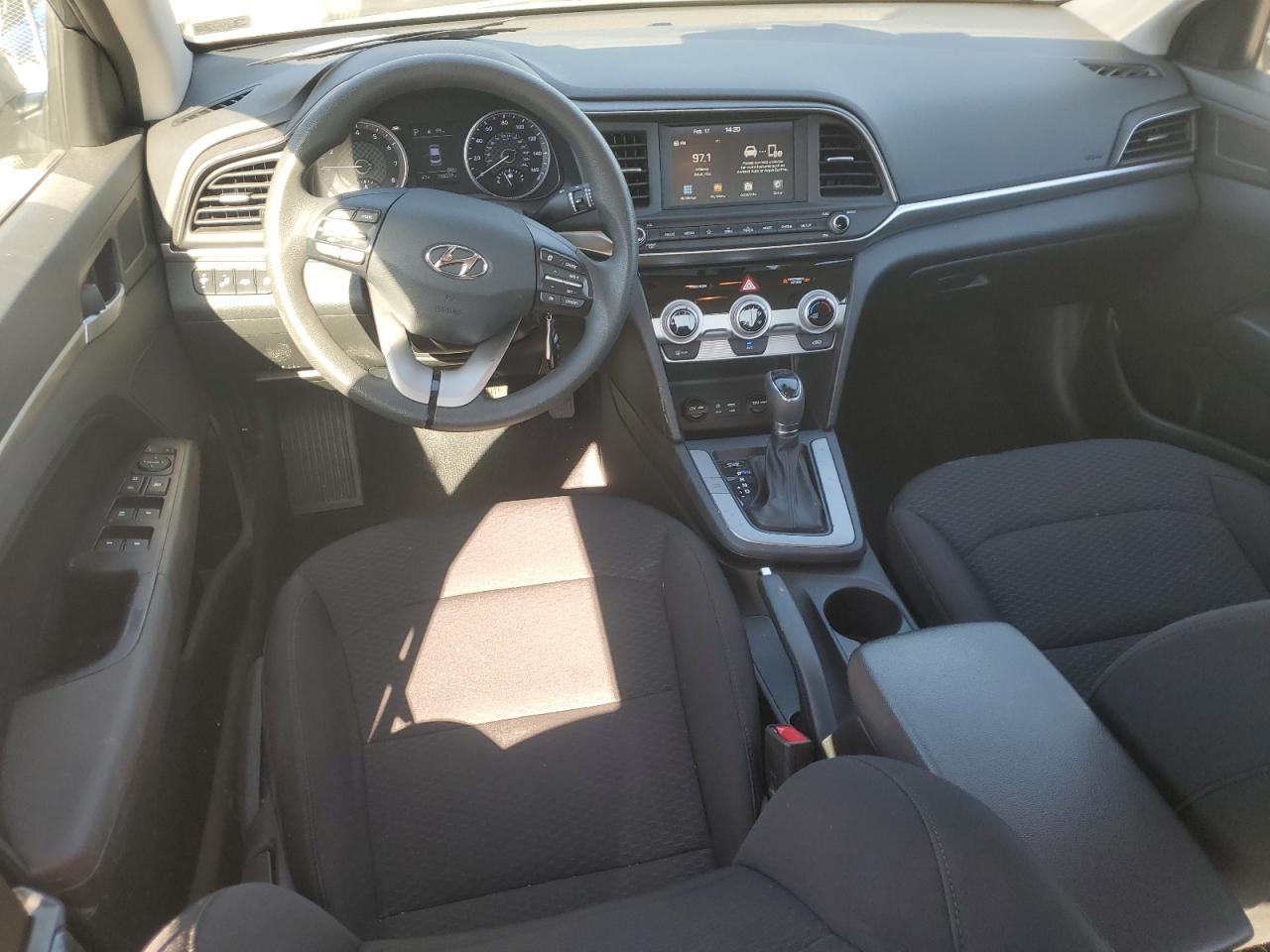 2019 Hyundai Elantra - Image 8