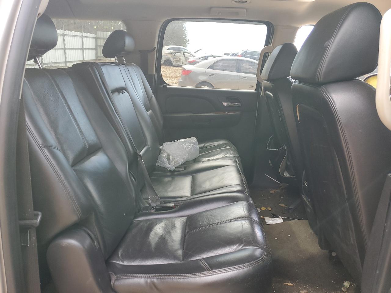 2007 Chevrolet Suburban - Image 11