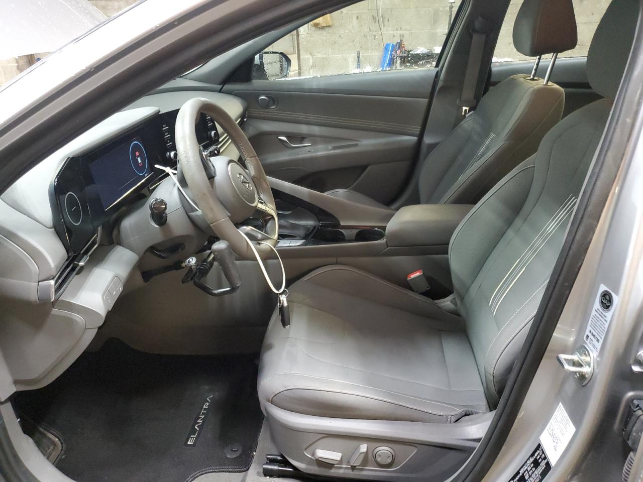 2022 Hyundai Elantra - Image 7