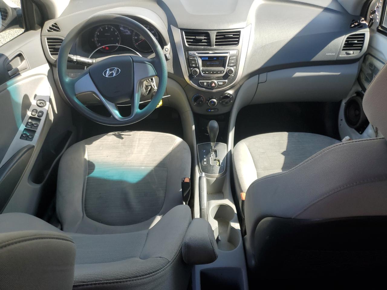 2015 Hyundai Accent - Image 8
