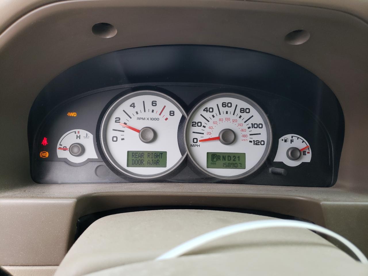 2005 Ford Escape - Image 9