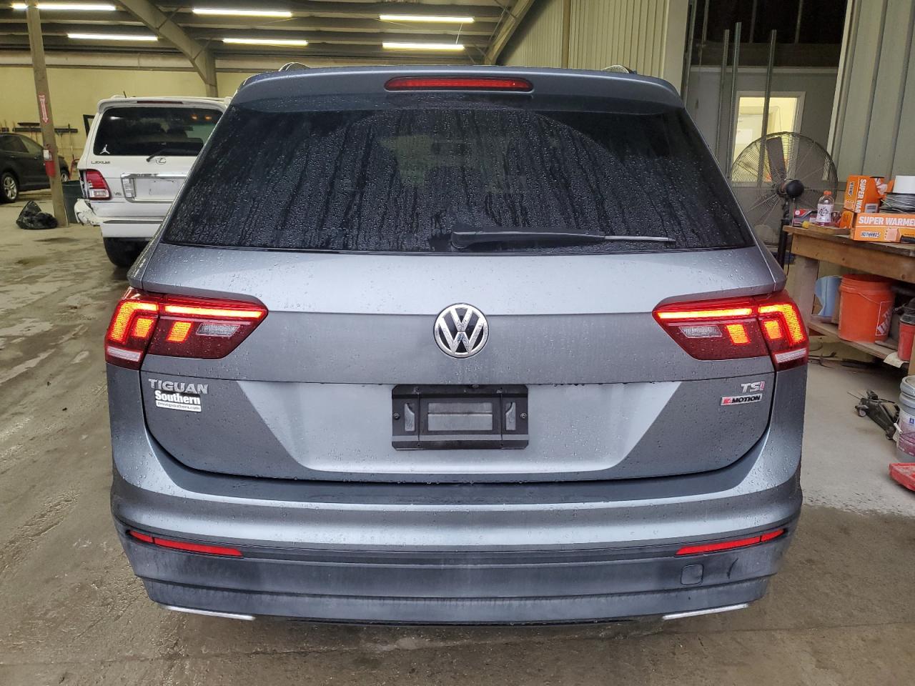 2018 Volkswagen Tiguan - Image 6