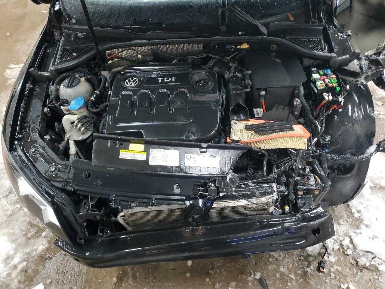 2015 Volkswagen Passat - Image 11