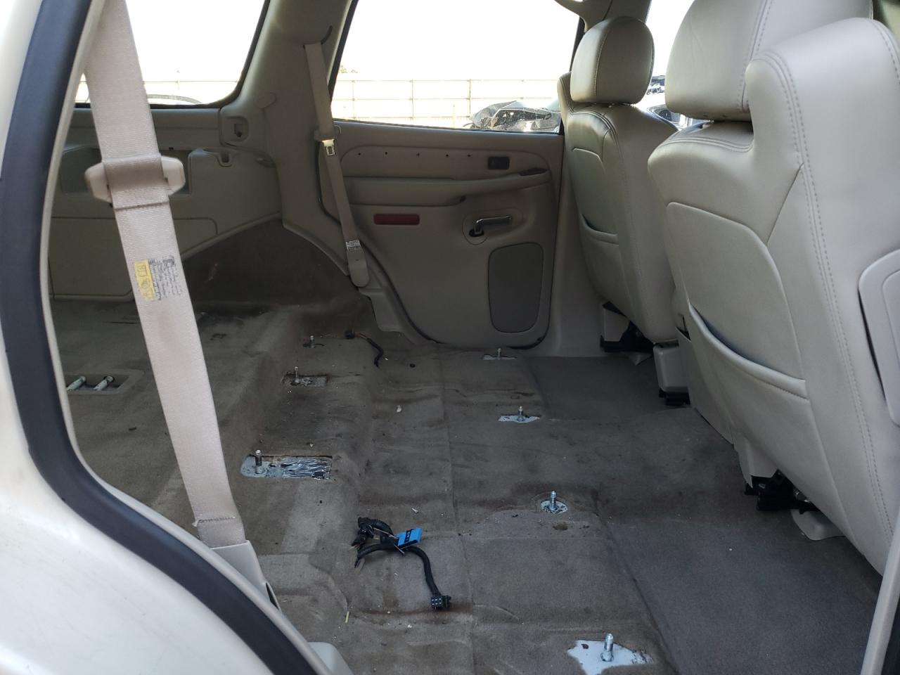 2005 Cadillac Escalade - Image 11
