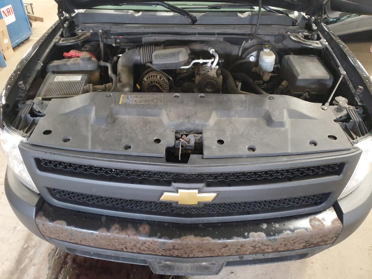 2008 Chevrolet Silverado - Image 11