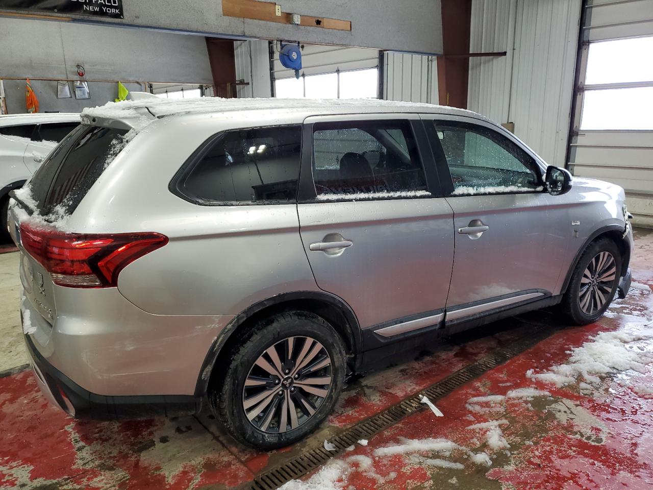 2019 Mitsubishi Outlander - Image 3