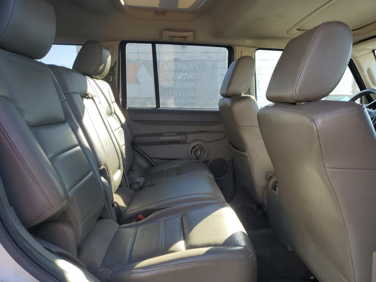 2006 Jeep Commander - Image 11