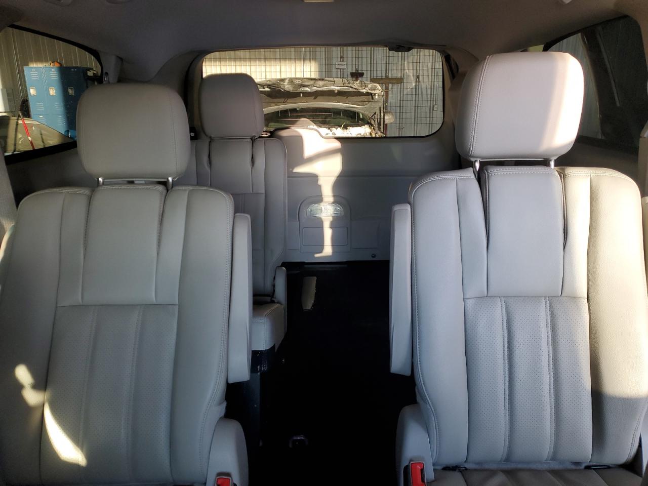 2012 Chrysler Town & Country - Image 10