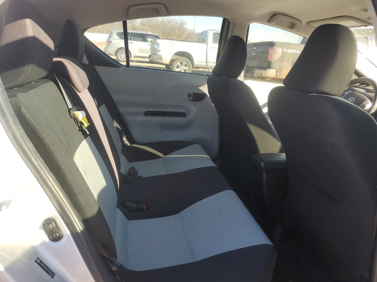 2012 Toyota Prius - Image 10