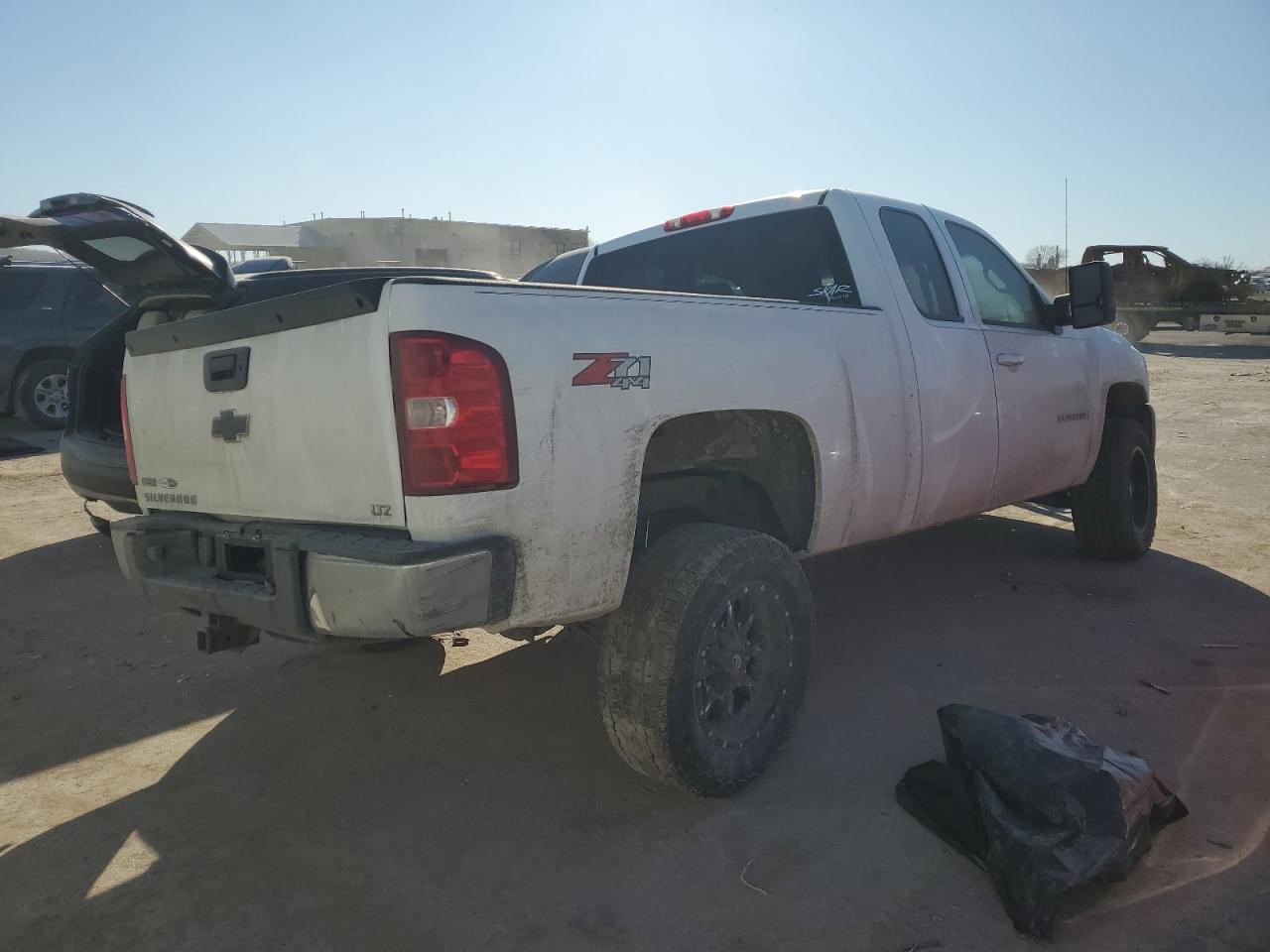 2009 Chevrolet Silverado - Image 3