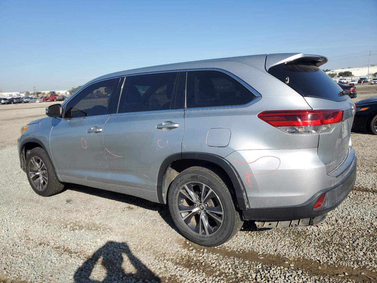 2017 Toyota Highlander - Image 2