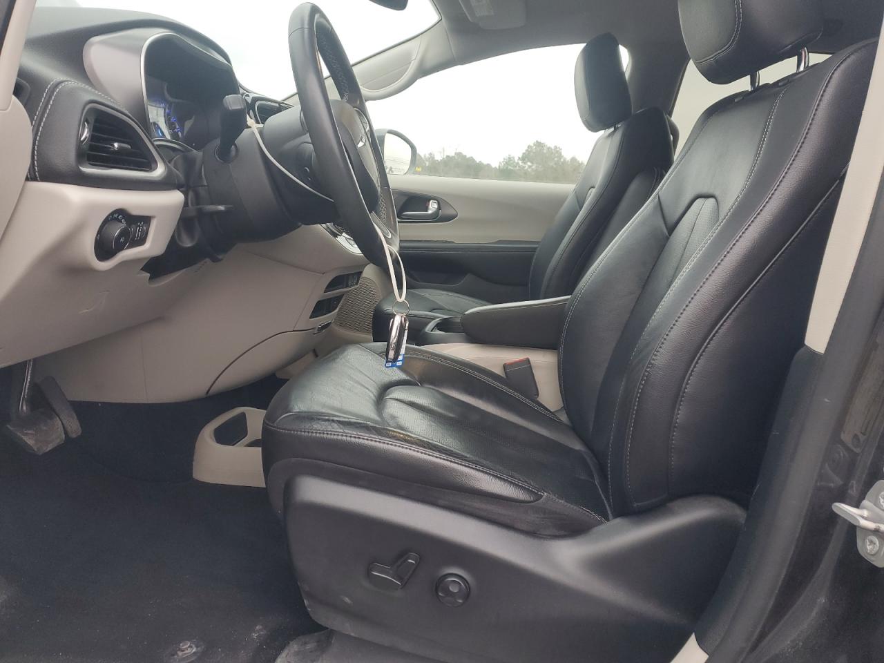 2022 Chrysler Pacifica - Image 7