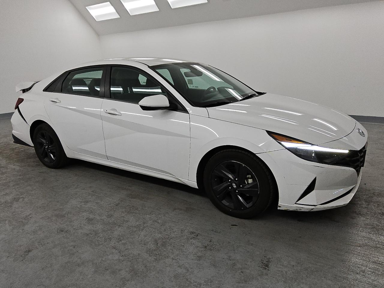 2023 Hyundai Elantra - Image 4