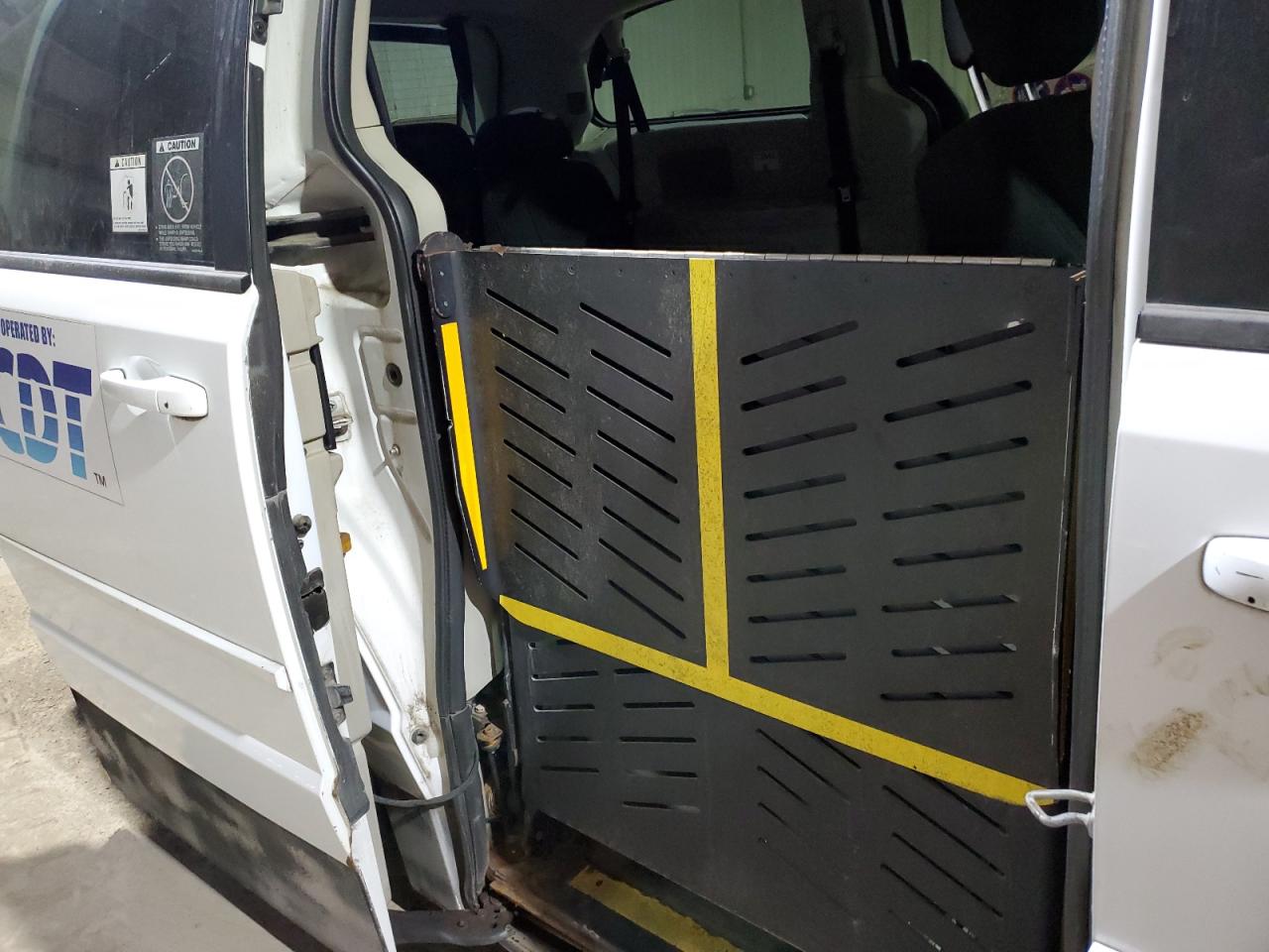 2016 Dodge Caravan - Image 11