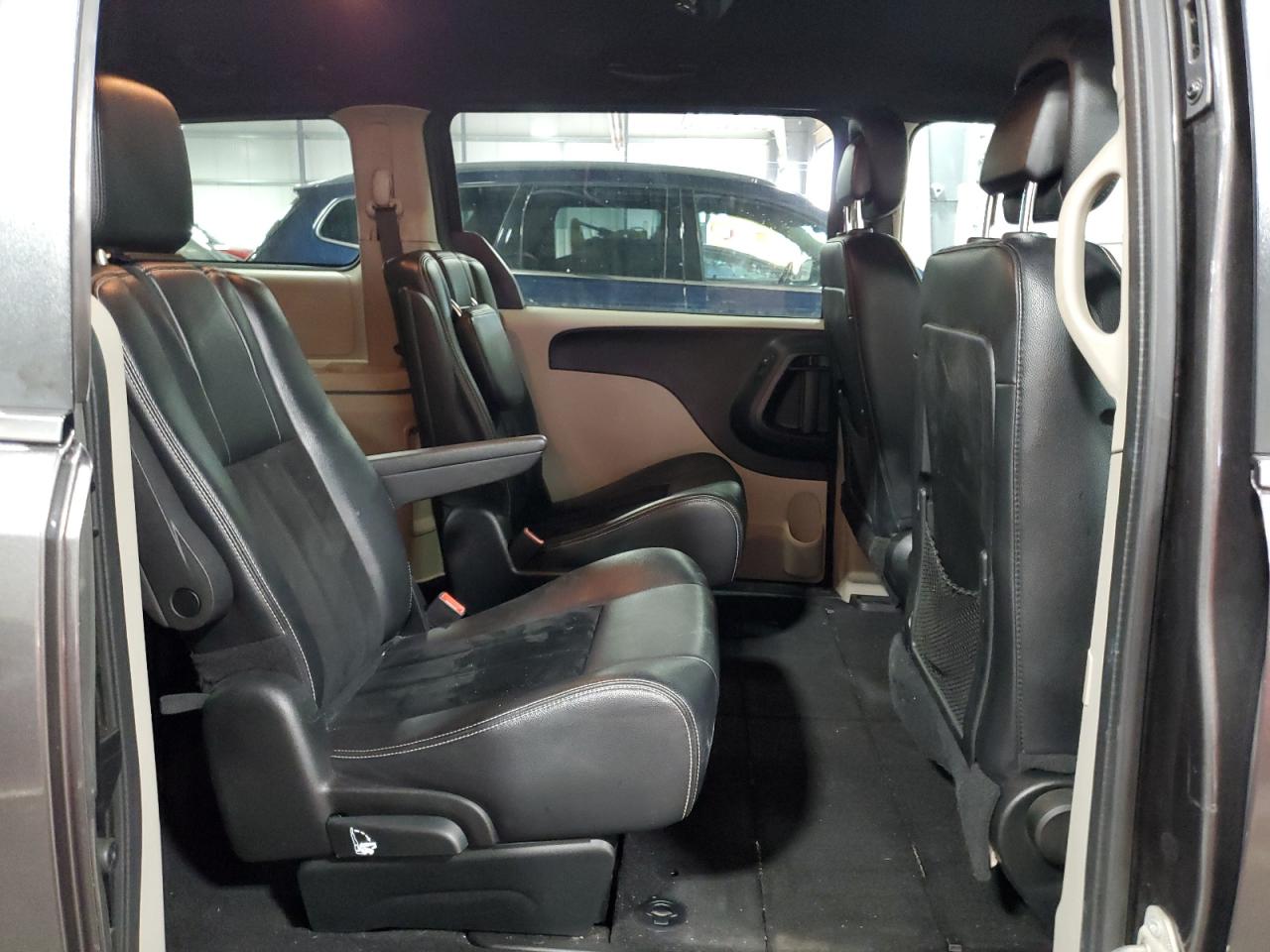 2018 Dodge Caravan - Image 11
