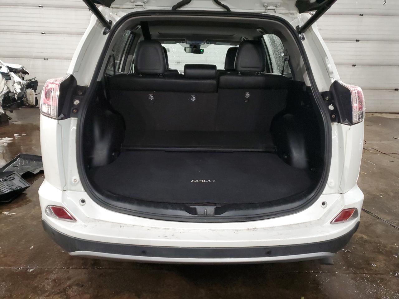 2018 Toyota RAV 4 - Image 6