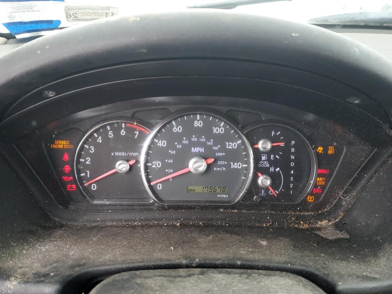 2011 Mitsubishi Endeavor - Image 9