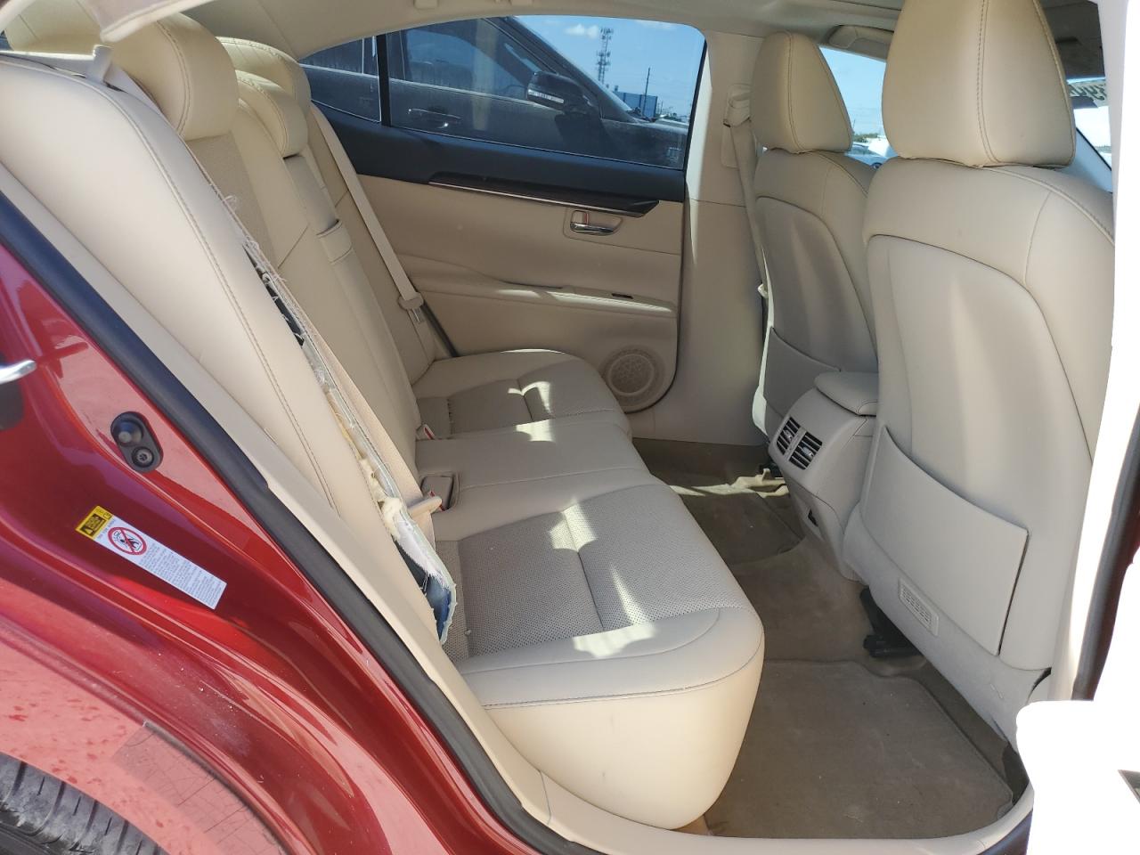 2015 Lexus ES - Image 10
