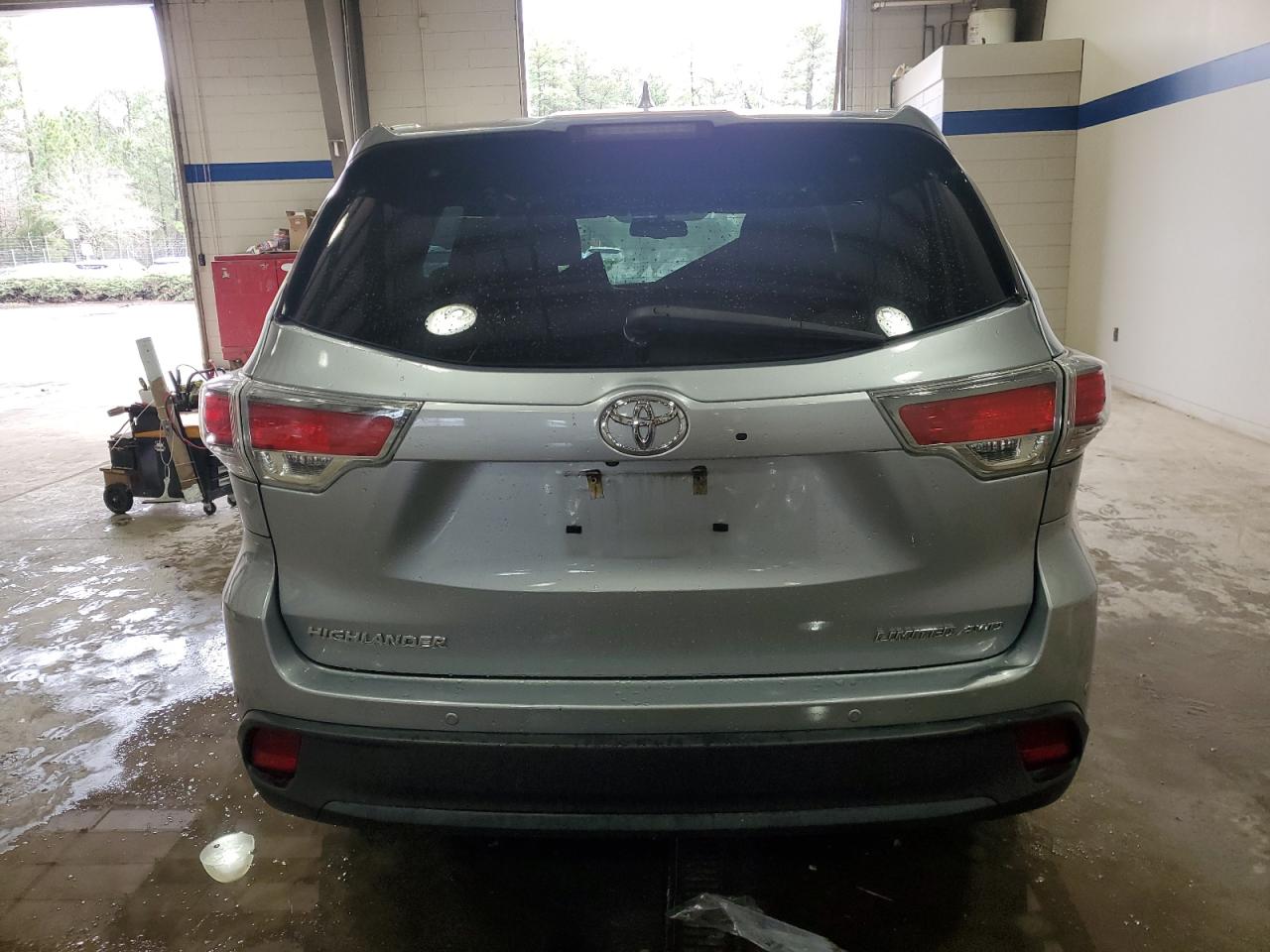 2015 Toyota Highlander - Image 6