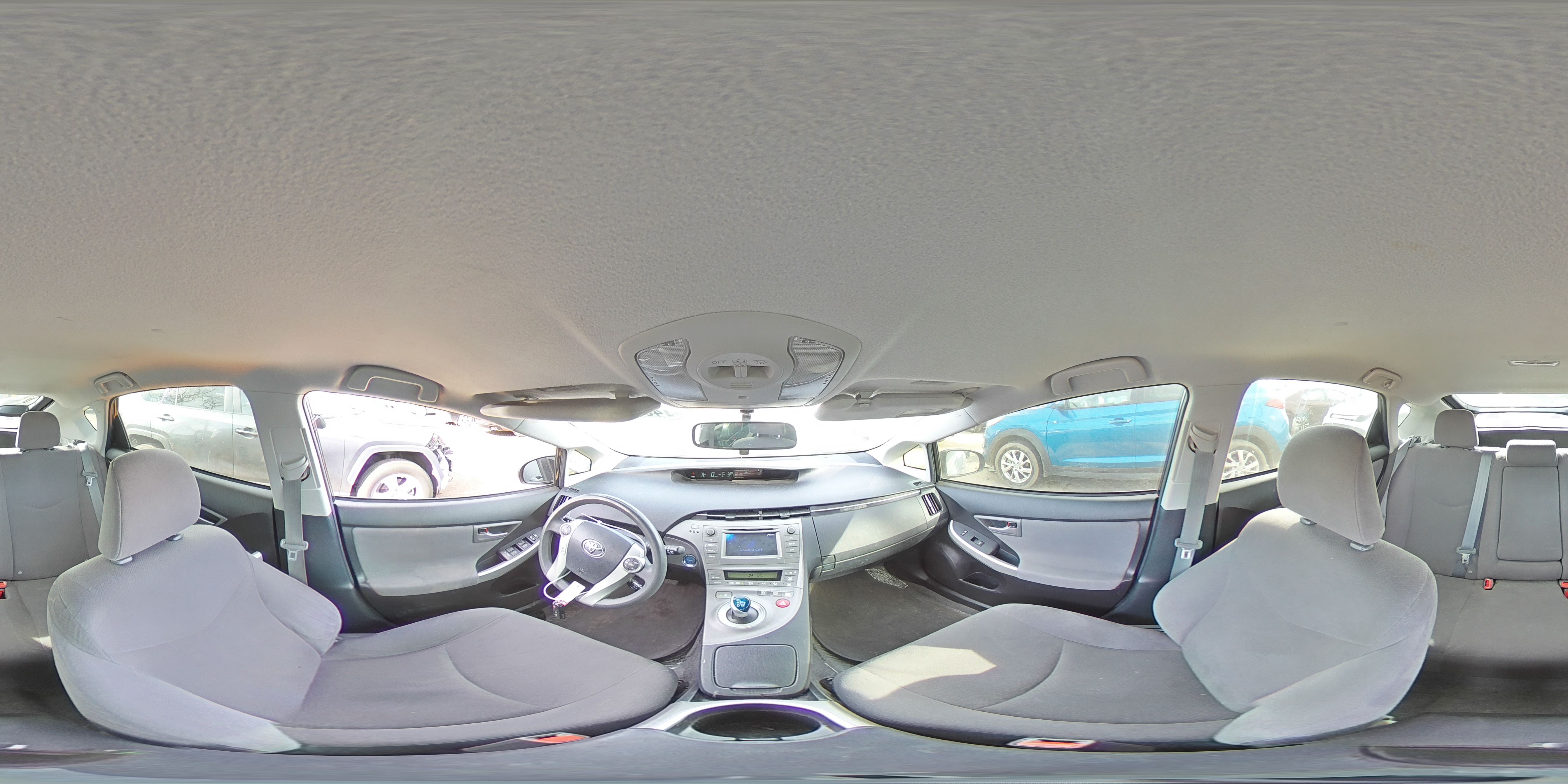 2015 Toyota Prius - Image 13
