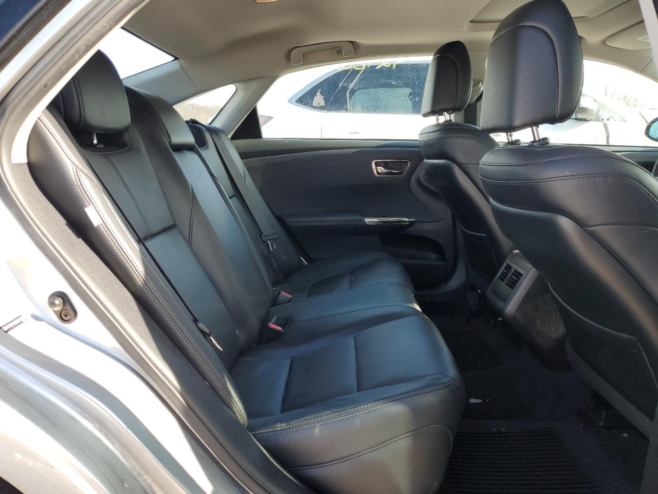 2017 Toyota Avalon - Image 10