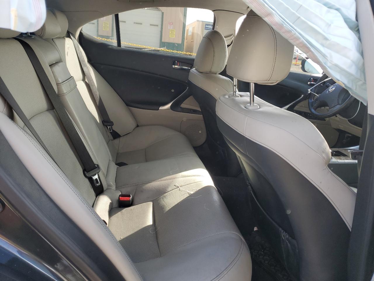 2010 Lexus IS - Image 10