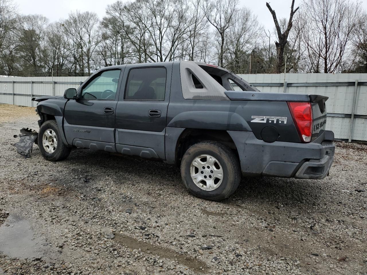2003 Chevrolet Avalanche - Image 2