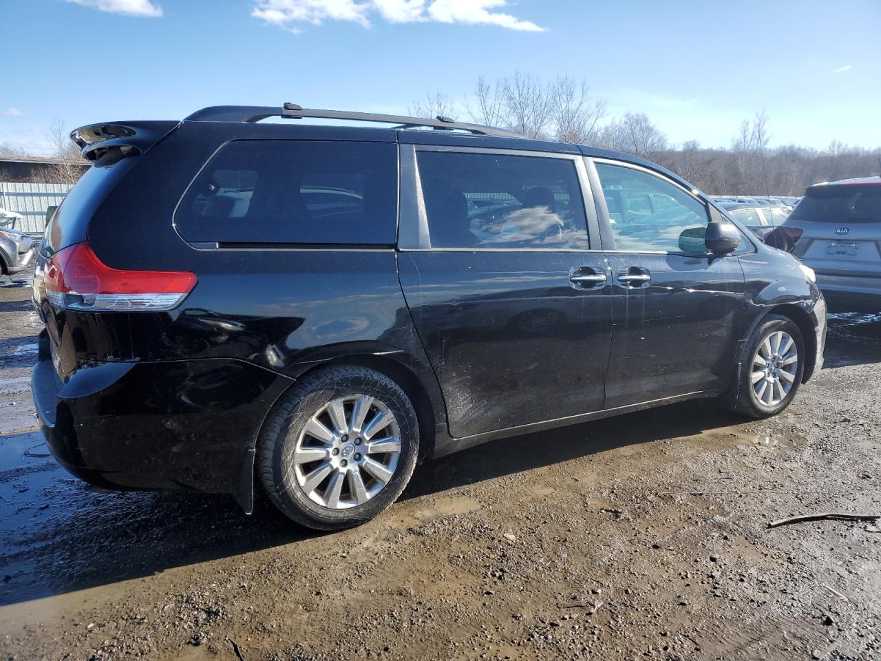 2013 Toyota Sienna - Image 3