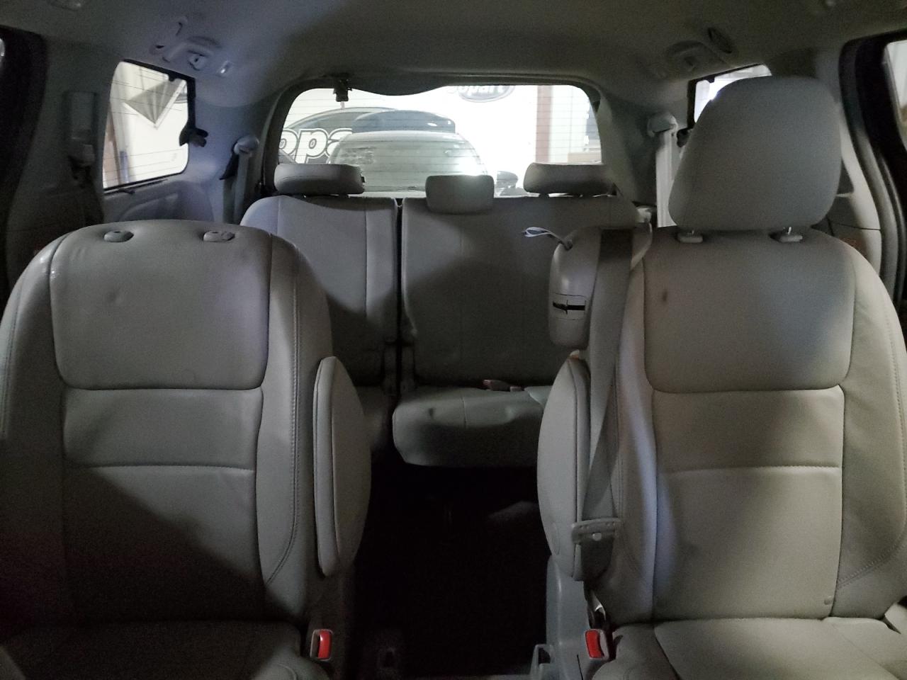 2015 Toyota Sienna - Image 10